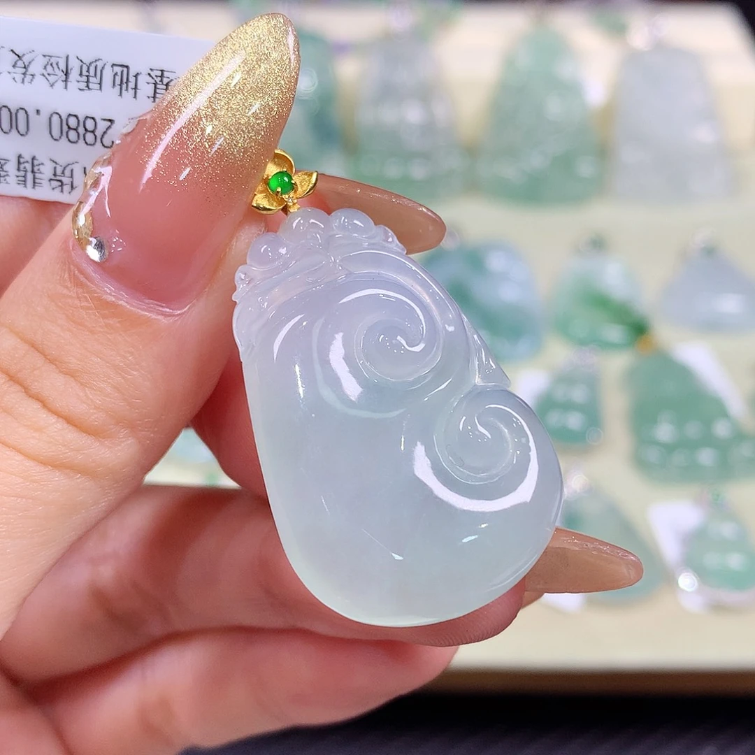 翡翠18K金镶嵌颈饰