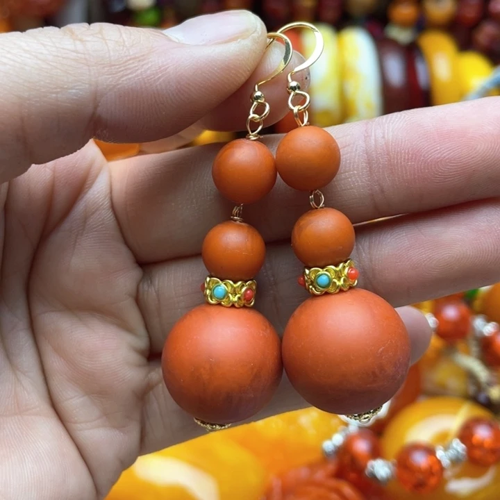 树脂制品56号橘色耳坠