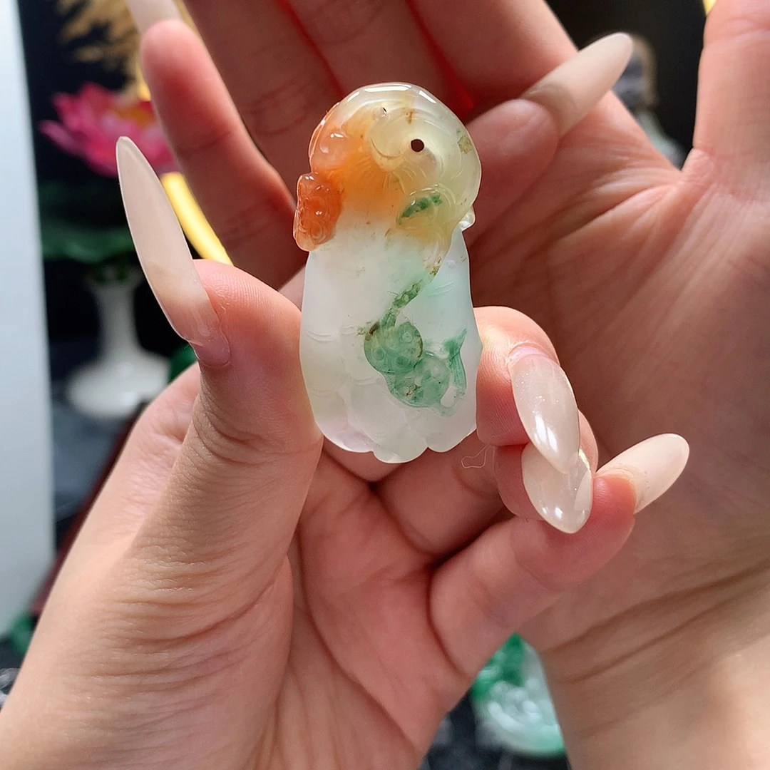 石英质玉吊坠未镶嵌一****晶