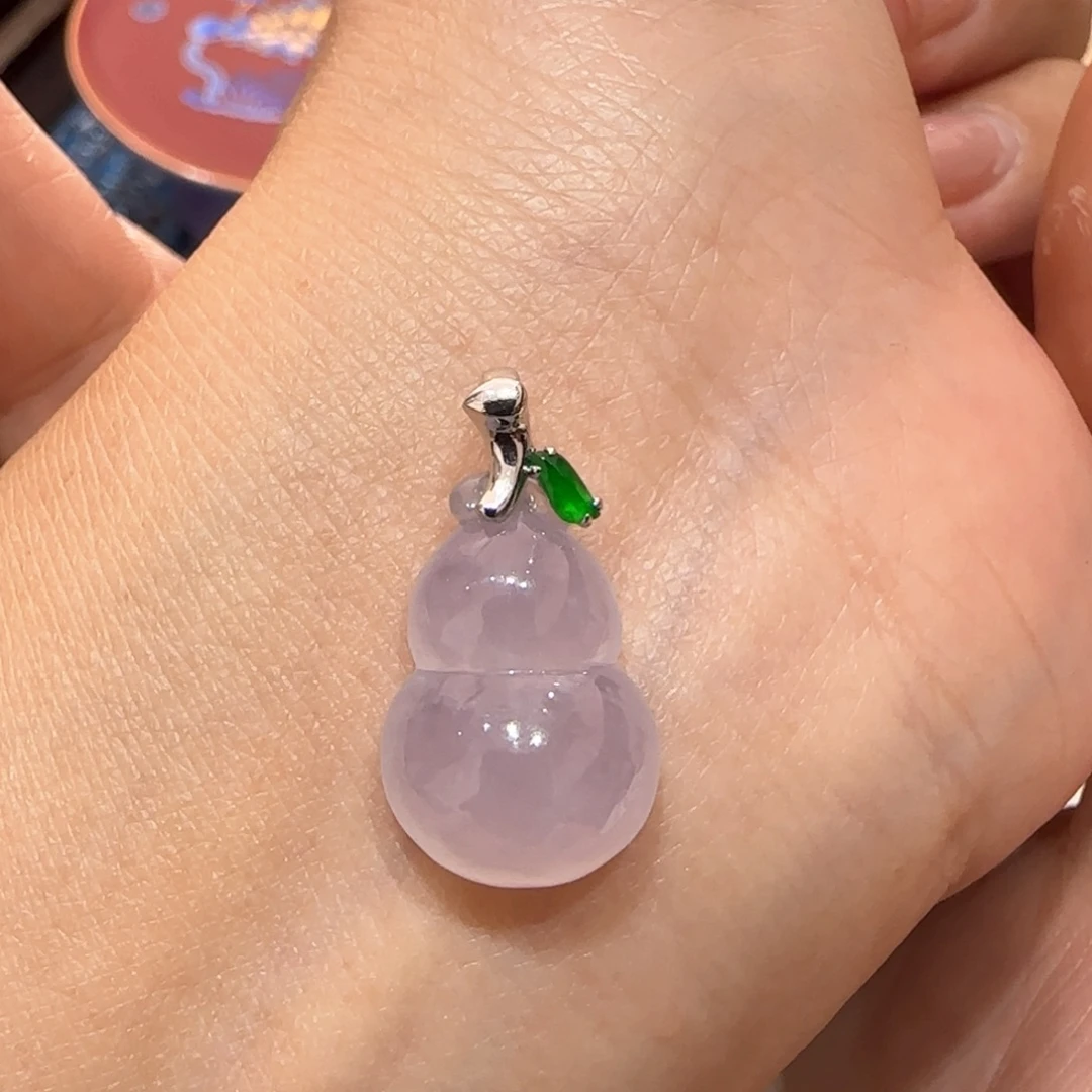 颈饰18K金镶嵌翡翠葫芦