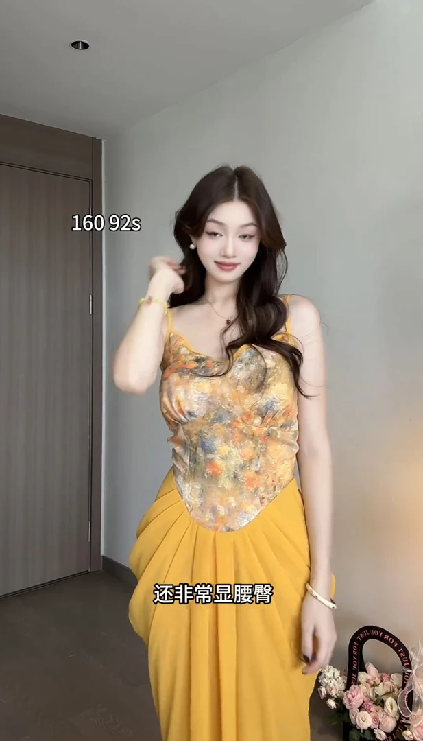 显瘦夏季吊带拼接印花长裙连衣裙气质修身性感法式褶皱复古