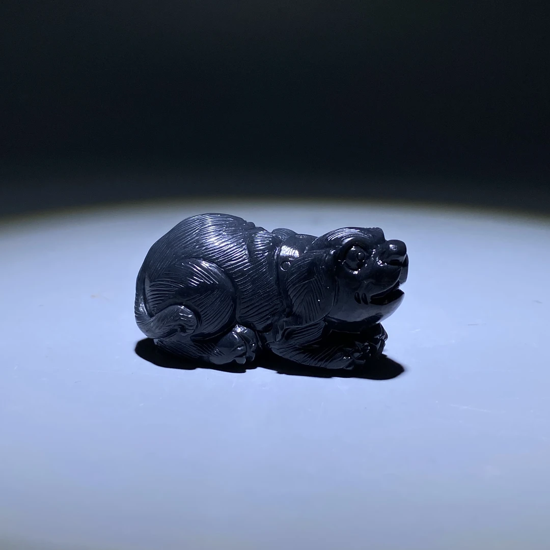当代-梳毛工艺旺财青花把件2503230018