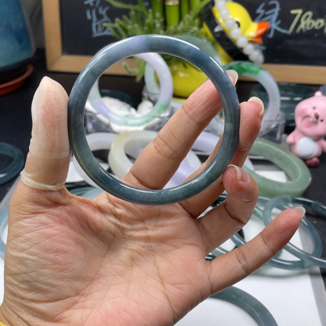 颜***子定制翡翠未镶嵌翡翠手镯