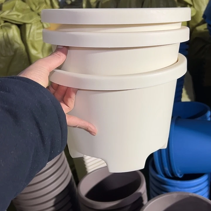 微瑕米白圆球根26外径19高3个盆