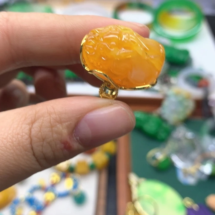 琥珀颈饰未镶嵌吊坠