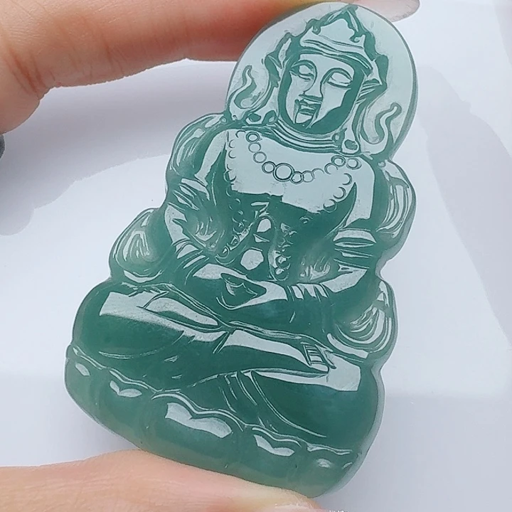 翡翠未镶嵌颈饰多样性发其一