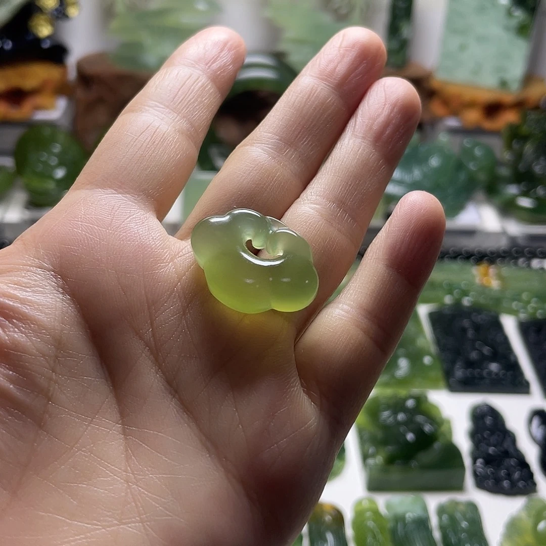 未镶嵌蛇纹石玉颈饰