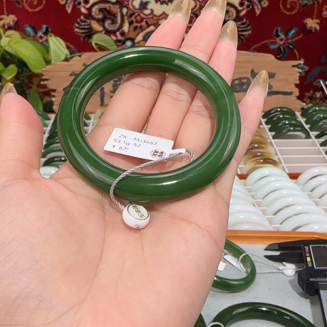 和田玉未镶嵌手镯俄料和田玉必须辣绿圆条52