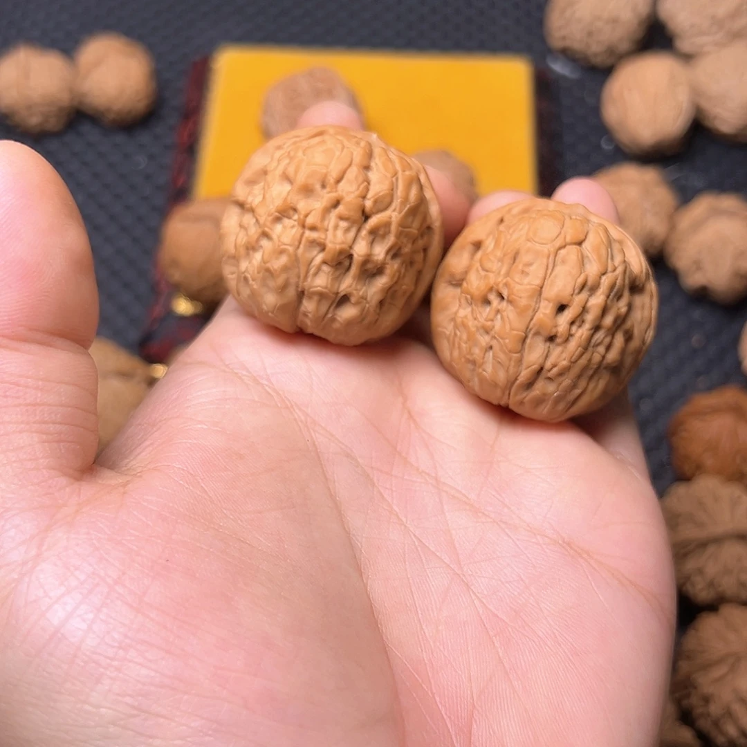 文玩核桃吊坠金蝉舍利