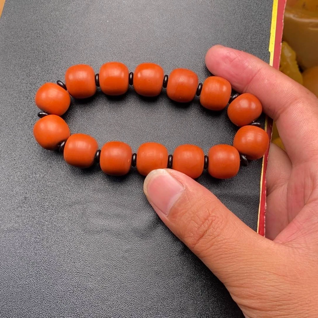 石英质玉未镶嵌颈饰倪**贝