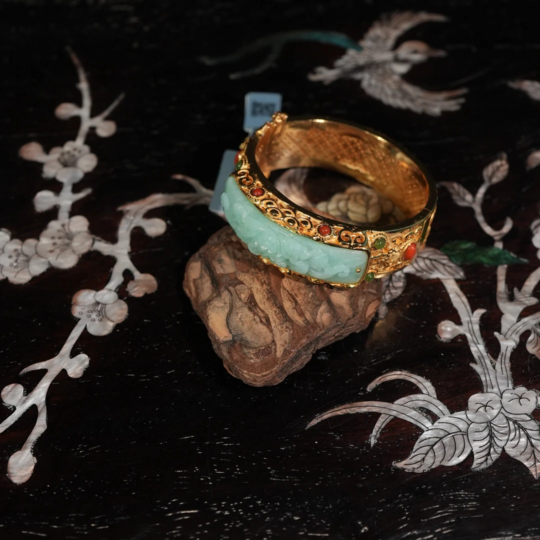 2.7香港王老板-翡翠a货镶嵌手镯kb313