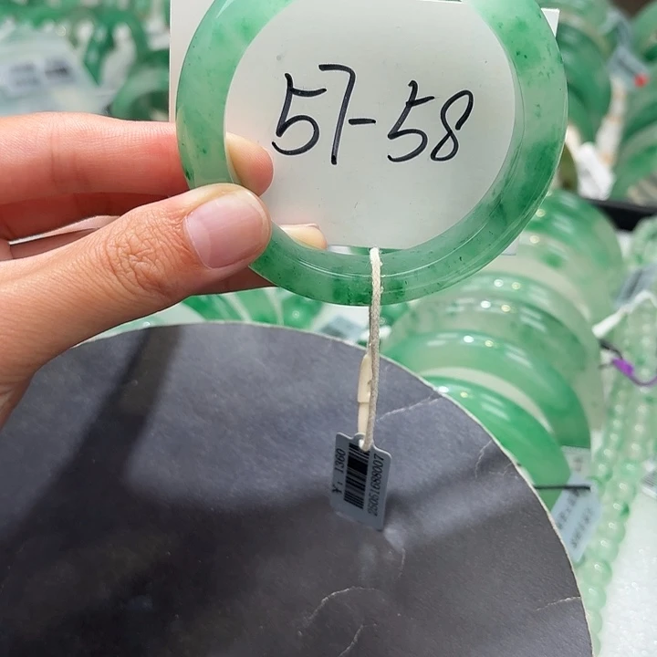 未镶嵌手镯石英质玉（非洲翠）
