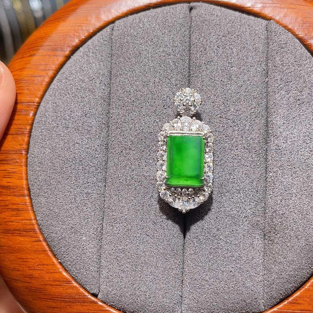 颈饰银S925镶嵌翡翠