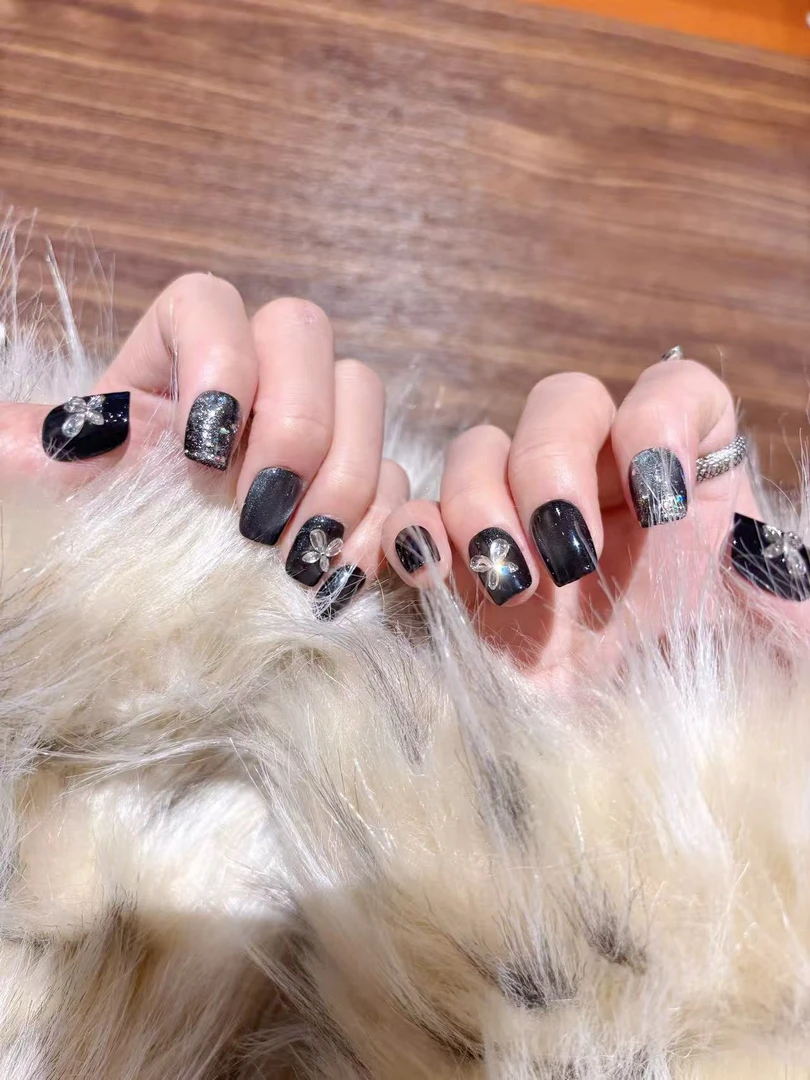 纯手工黑色轻奢气质美甲穿戴甲显白甜酷风