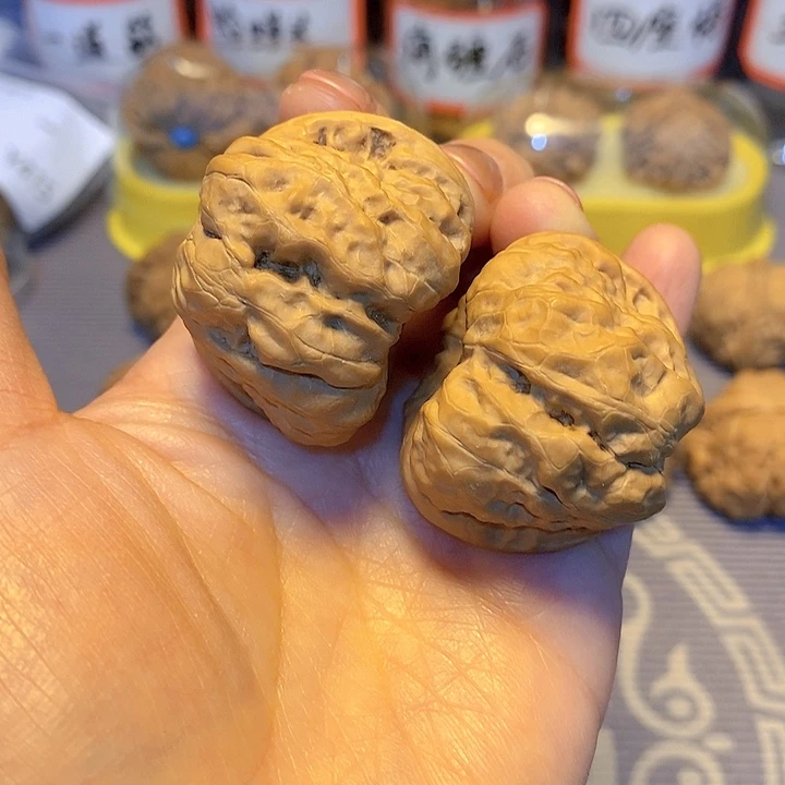 桃核把件325。蛤蟆头40。 