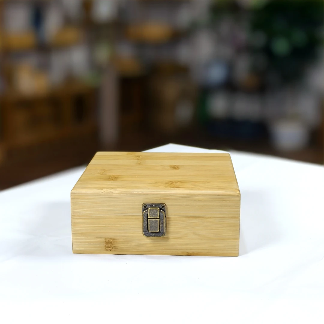 翻盖竹盒子内径尺寸15*15*6cm误差1-2mm