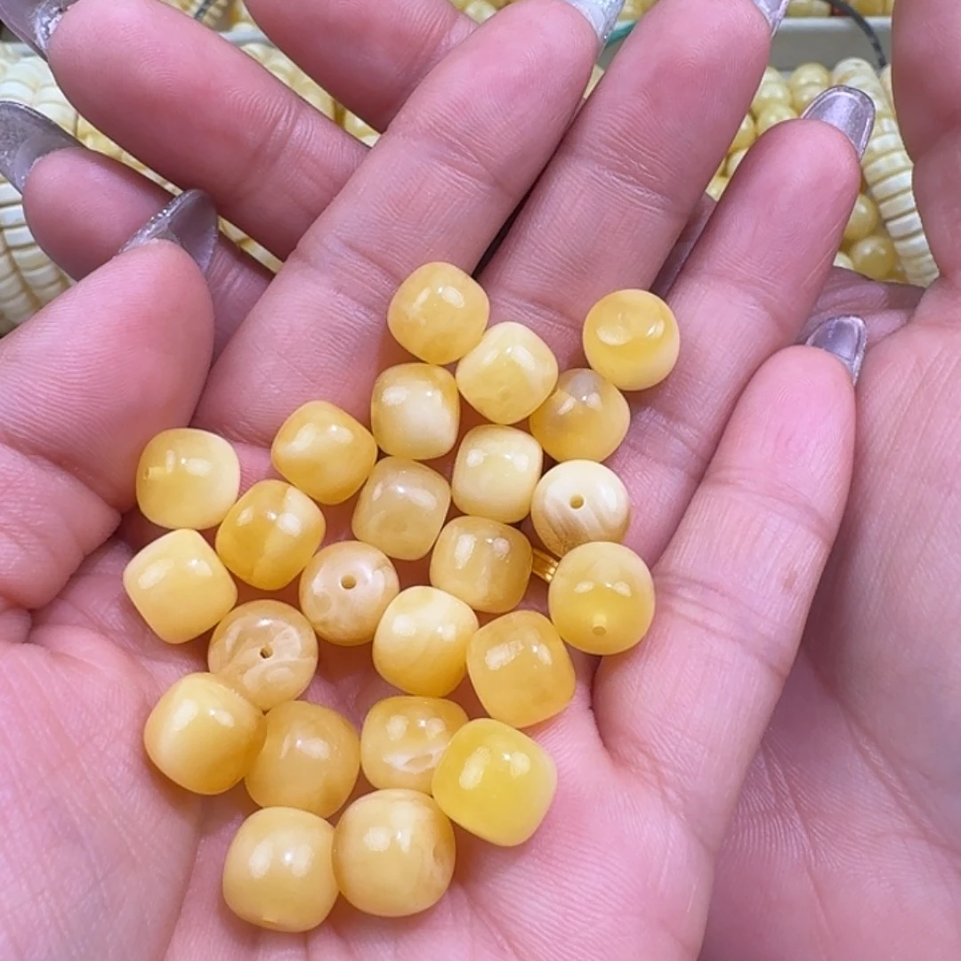 琥珀未镶嵌裸石10左右  随机一颗