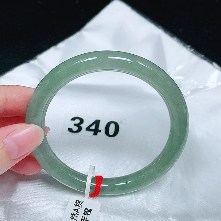 翡翠未镶嵌手镯（圆镯）