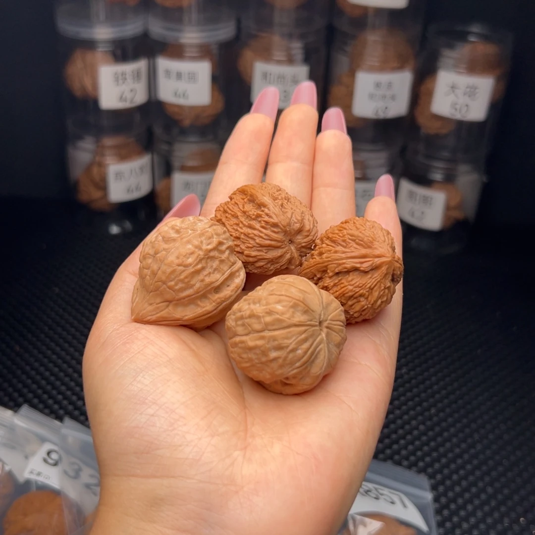 爱***果文玩核桃吊坠蒜头龟甲纹