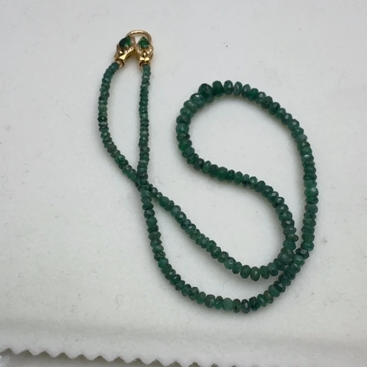 祖母绿颈饰未镶嵌