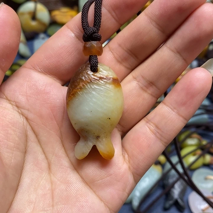 蛇纹石玉未镶嵌颈饰