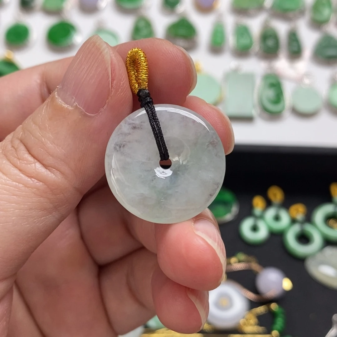 翡翠未镶嵌颈饰有纹裂