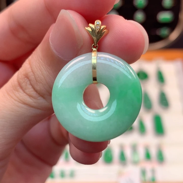 翡翠18K金镶嵌颈饰翡翠