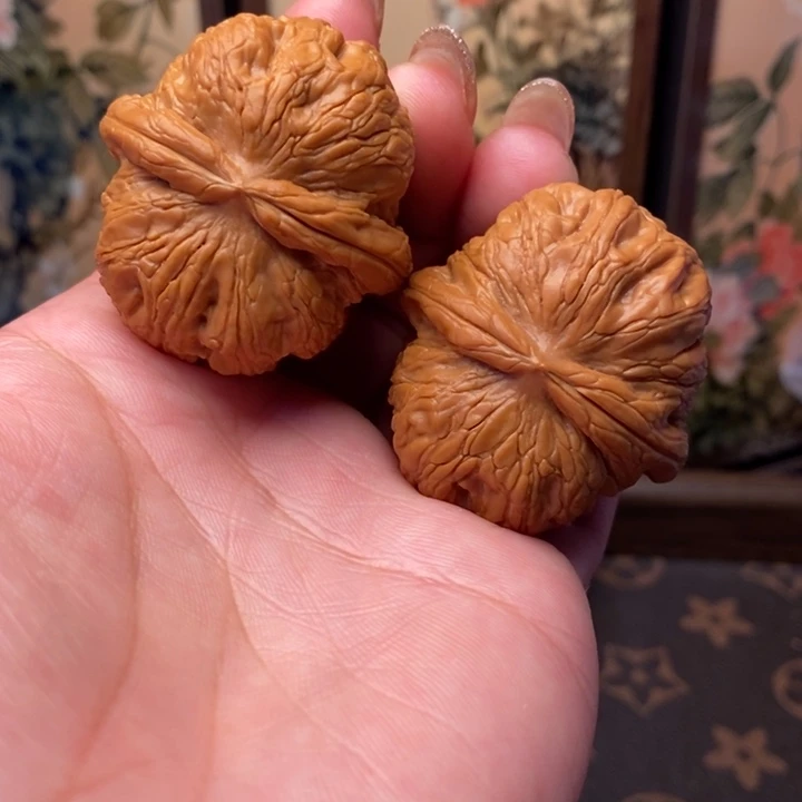 文玩核桃吊坠元宝