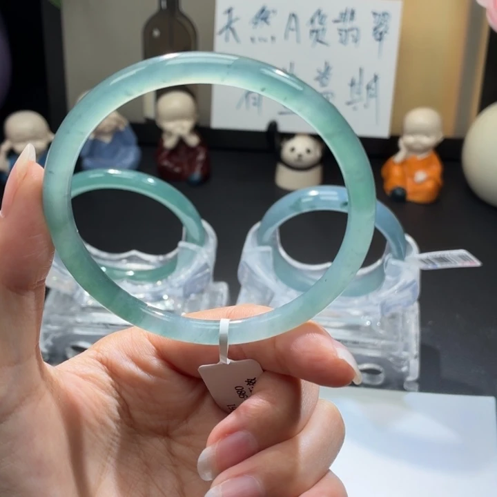 翡翠未镶嵌手镯冰条飘绿