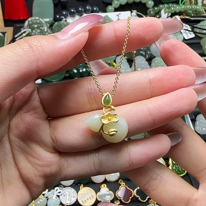 和田玉银S925镶嵌吊坠(赠链)