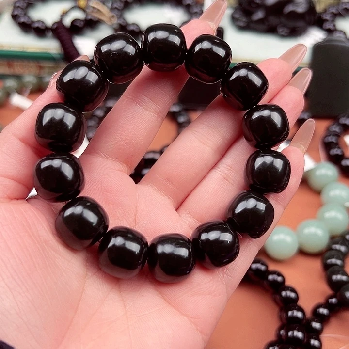 山***狼和田玉未镶嵌手串