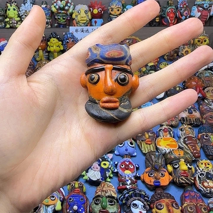 琉璃非金属玻璃颈饰大将军娃