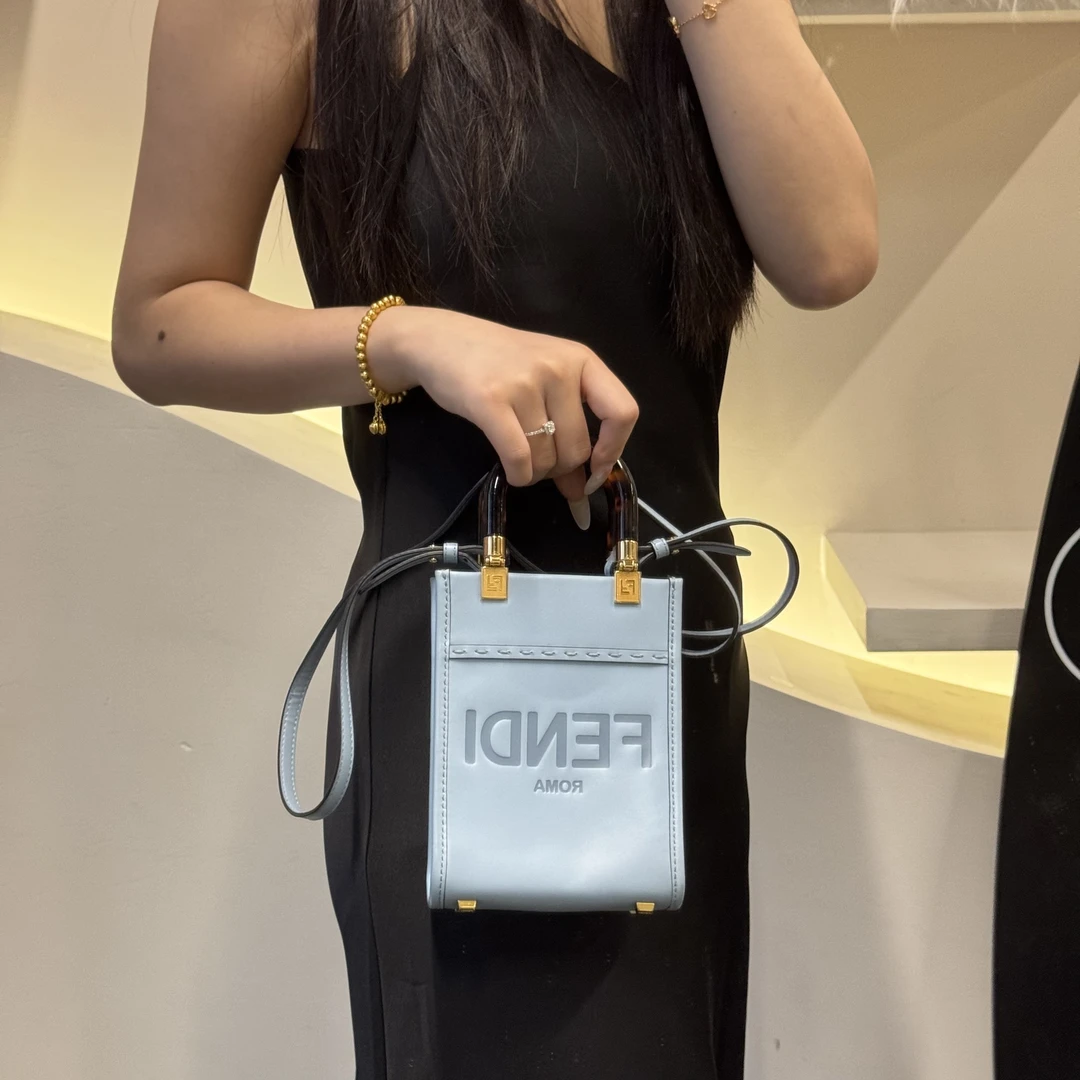 99新 FENDI/芬迪 琴谱斜挎包/5157