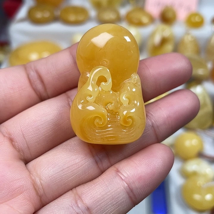 蜜蜡未镶嵌颈饰焦皮料旭日东升