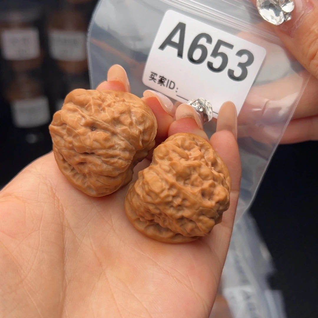 自***在文玩核桃把件蛤蟆头