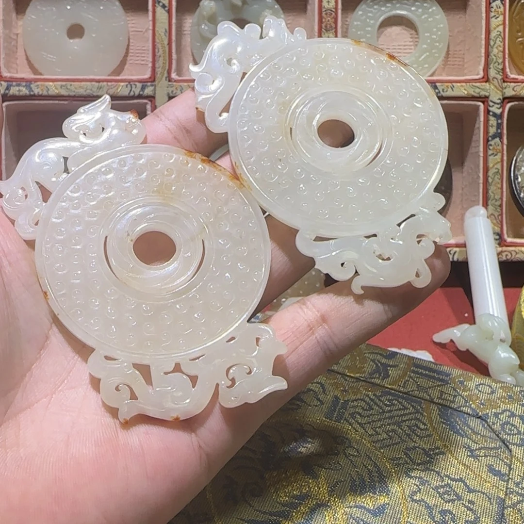 米***罗颈饰未镶嵌和田玉