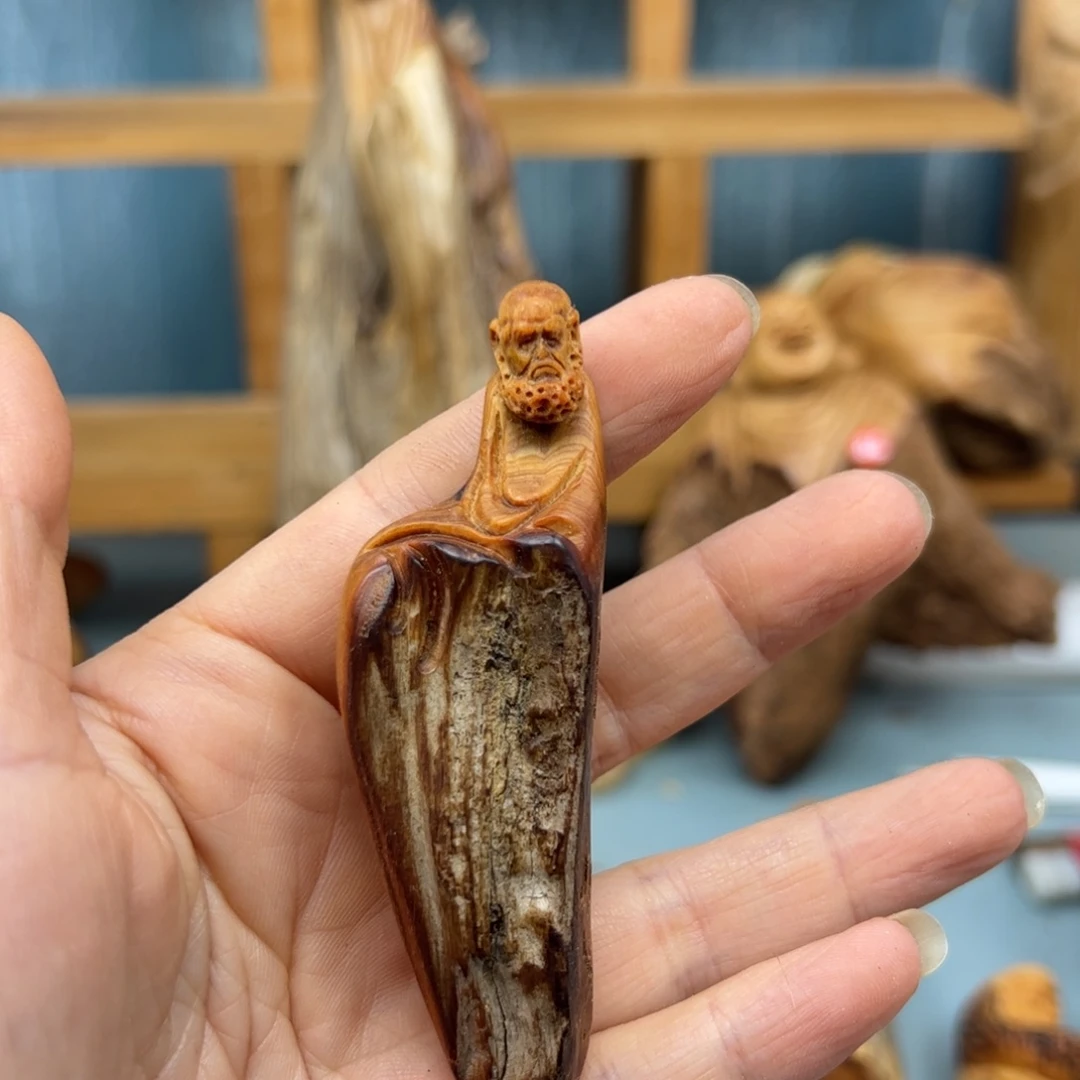 叫***呢木崖柏木摆件手把件