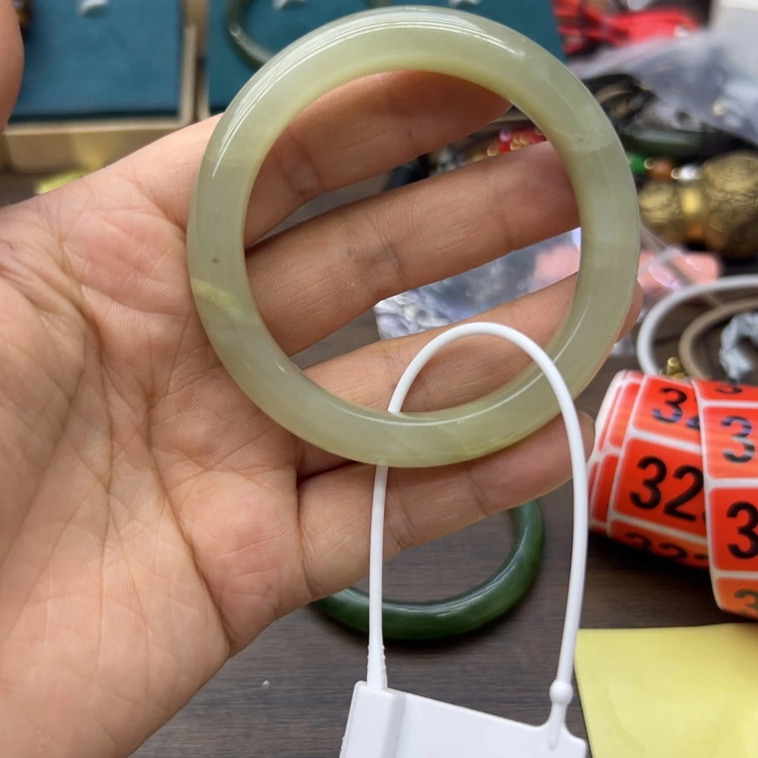 和田玉未镶嵌手镯55.1圈围278