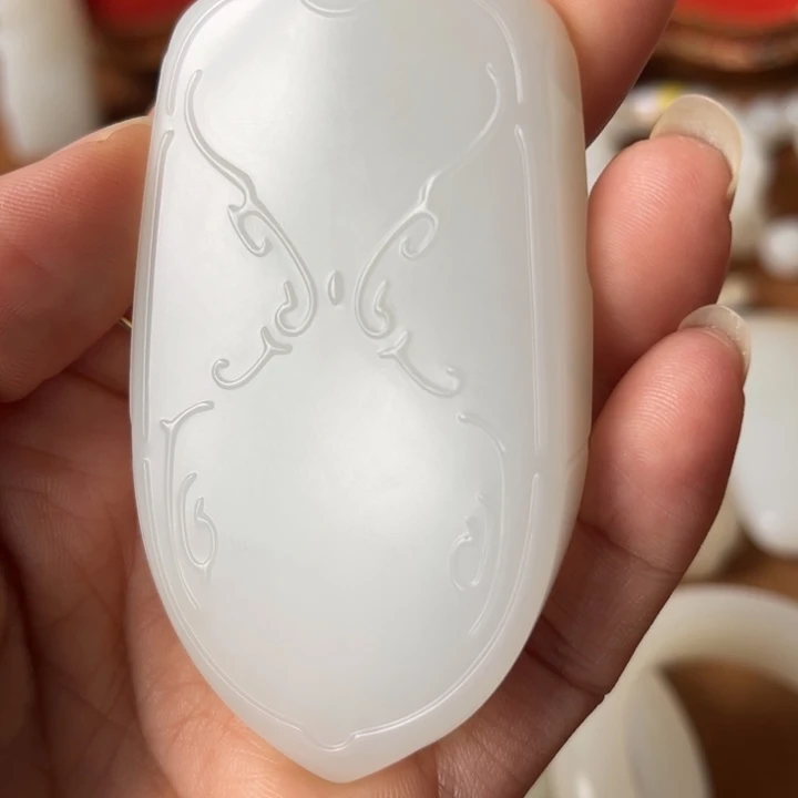 D***g和田玉未镶嵌颈饰