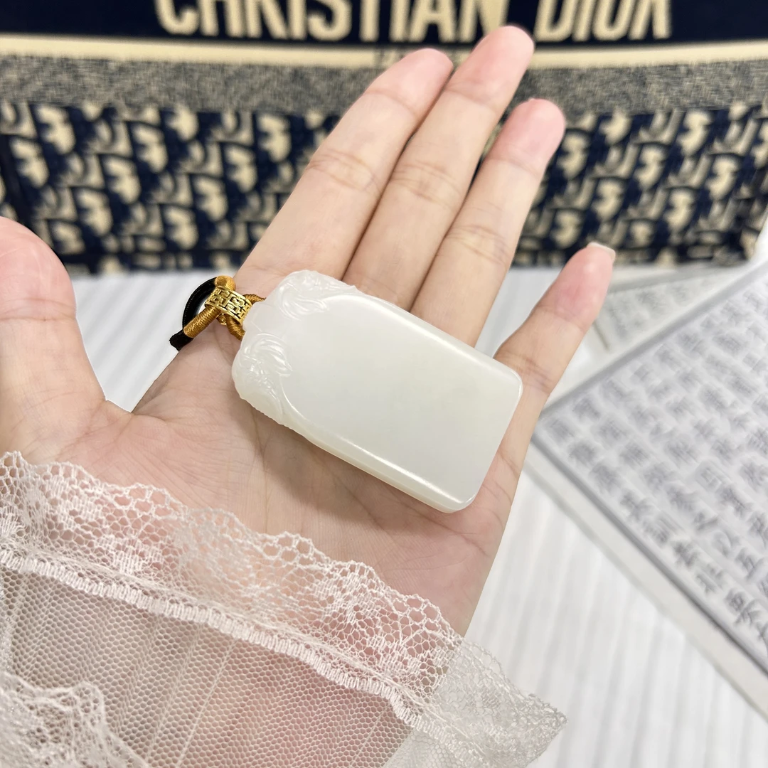 【凰一品】俄料羊脂玉无事牌吊坠18k金