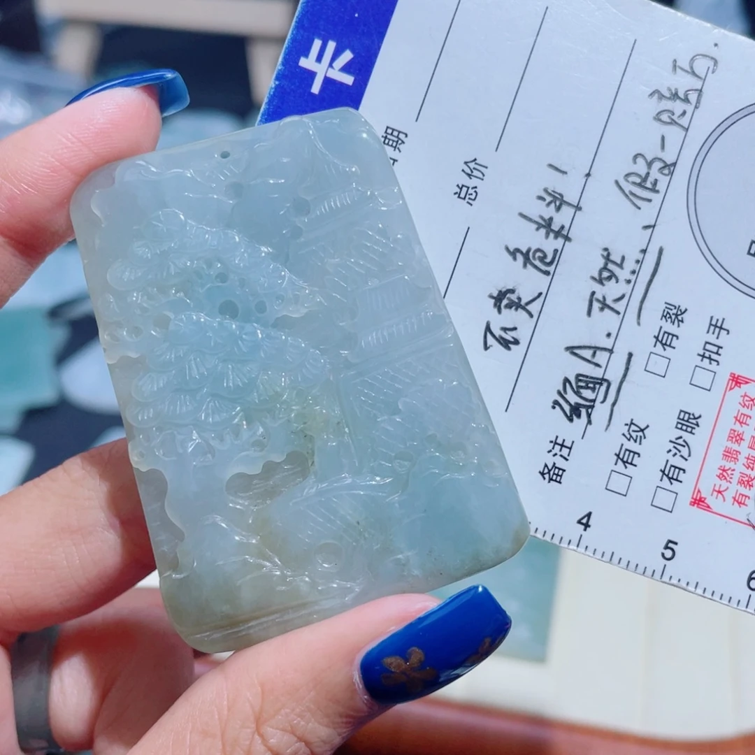 翡翠未镶嵌颈饰山水