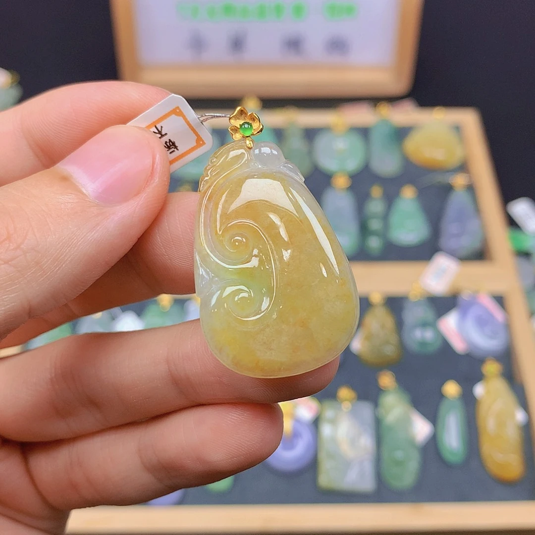 翡翠18K金镶嵌颈饰翡翠