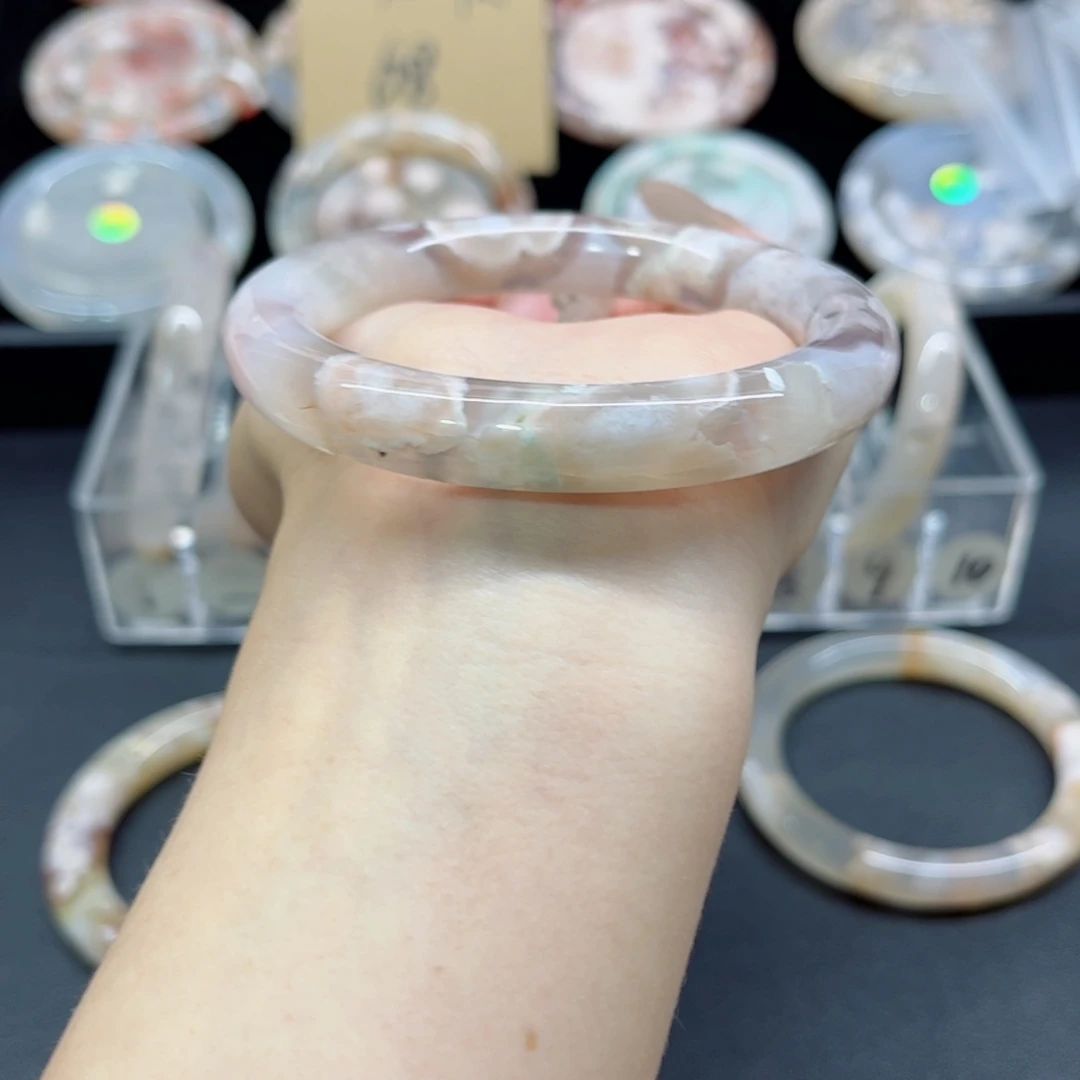 玛瑙/玉髓手镯未镶嵌64