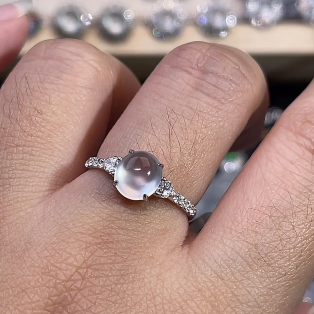 18k金镶嵌翡翠玻璃种钢蛋戒指