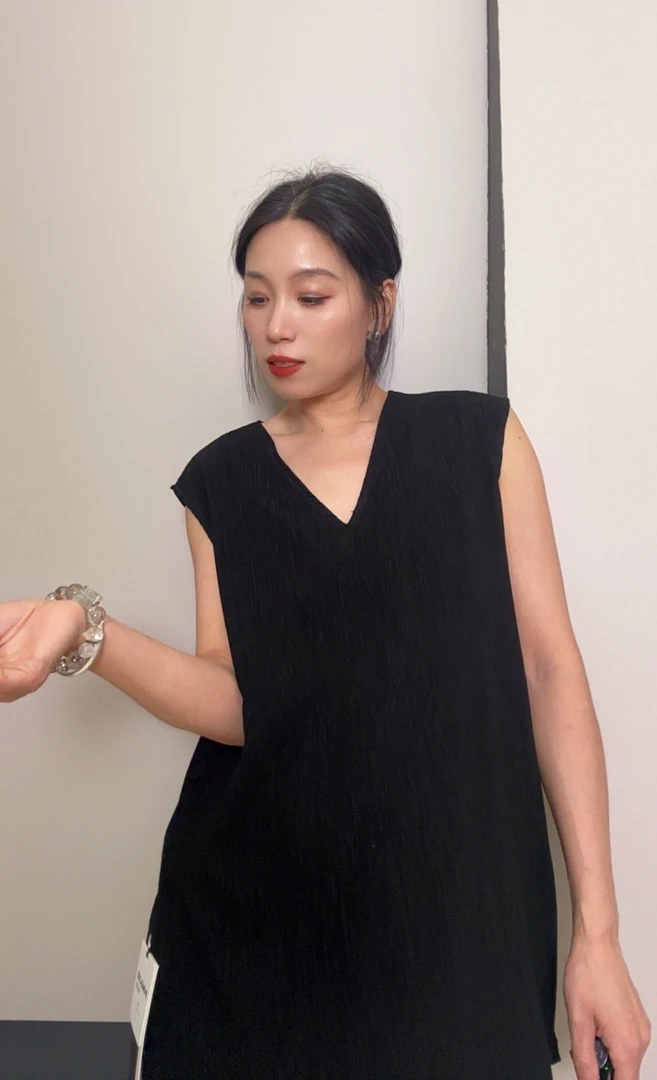 时髦侧扣V领无袖衬衣女夏季中长款修身肌理感百搭显瘦上衣58021