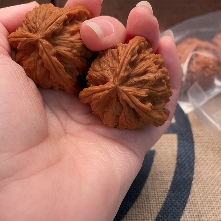 范***n文玩核桃吊坠白狮子