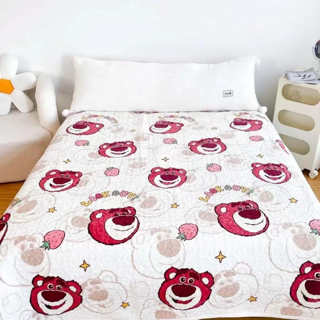 【牛奶绒床盖】230*250幸运草莓熊加厚加绒亲肤柔软绗缝可机洗±5cm