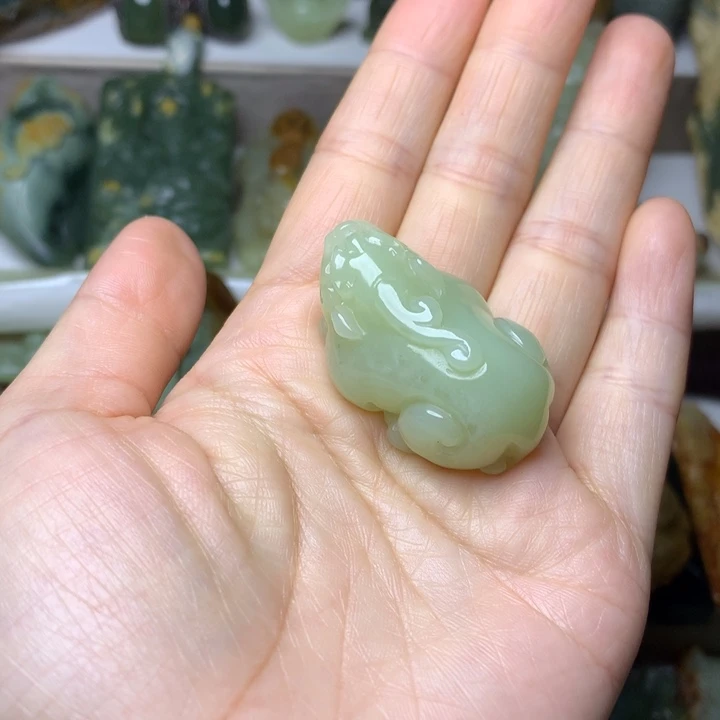 岫岩老玉（透闪石质玉）吊坠未镶嵌