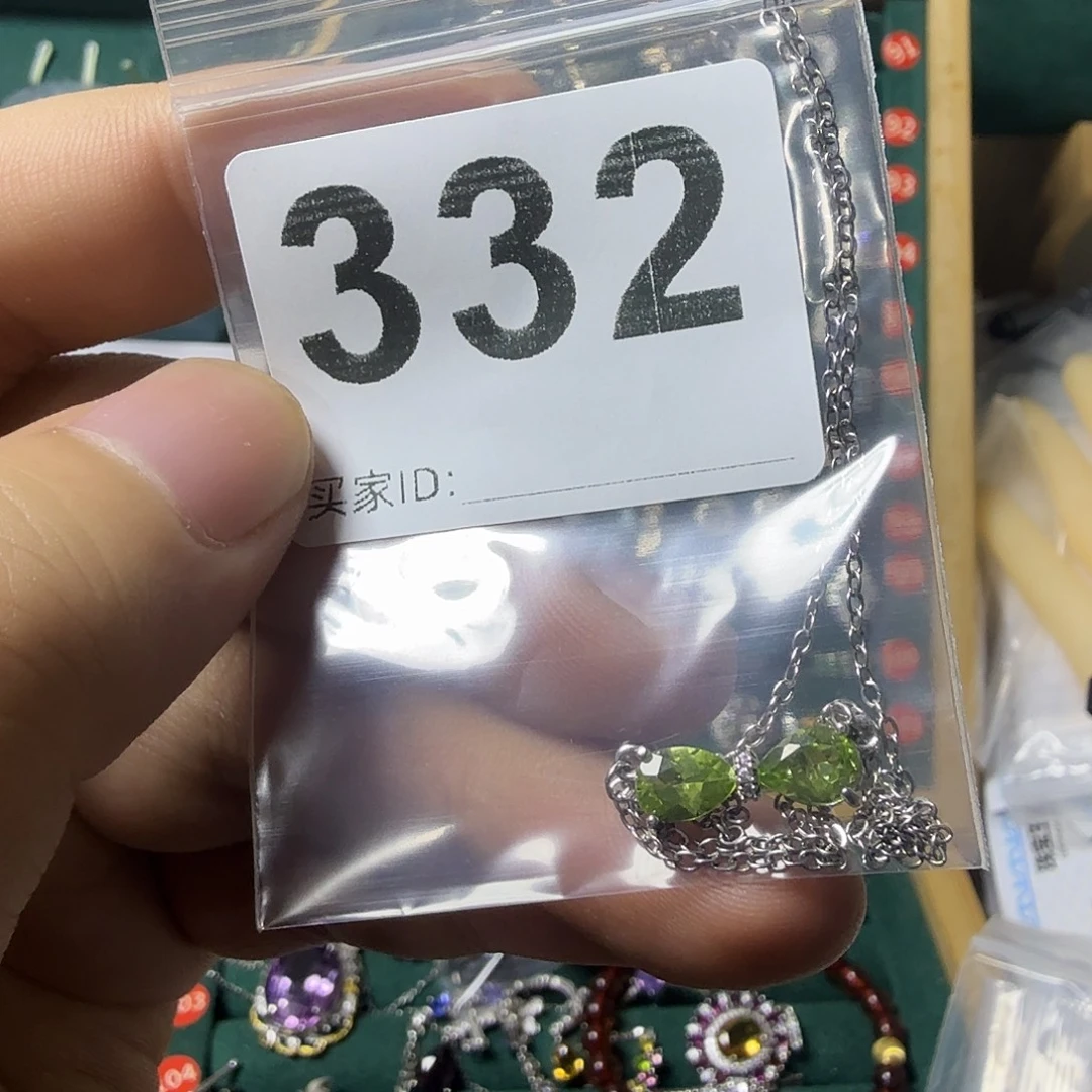 红***间颈饰银S925镶嵌橄榄石
