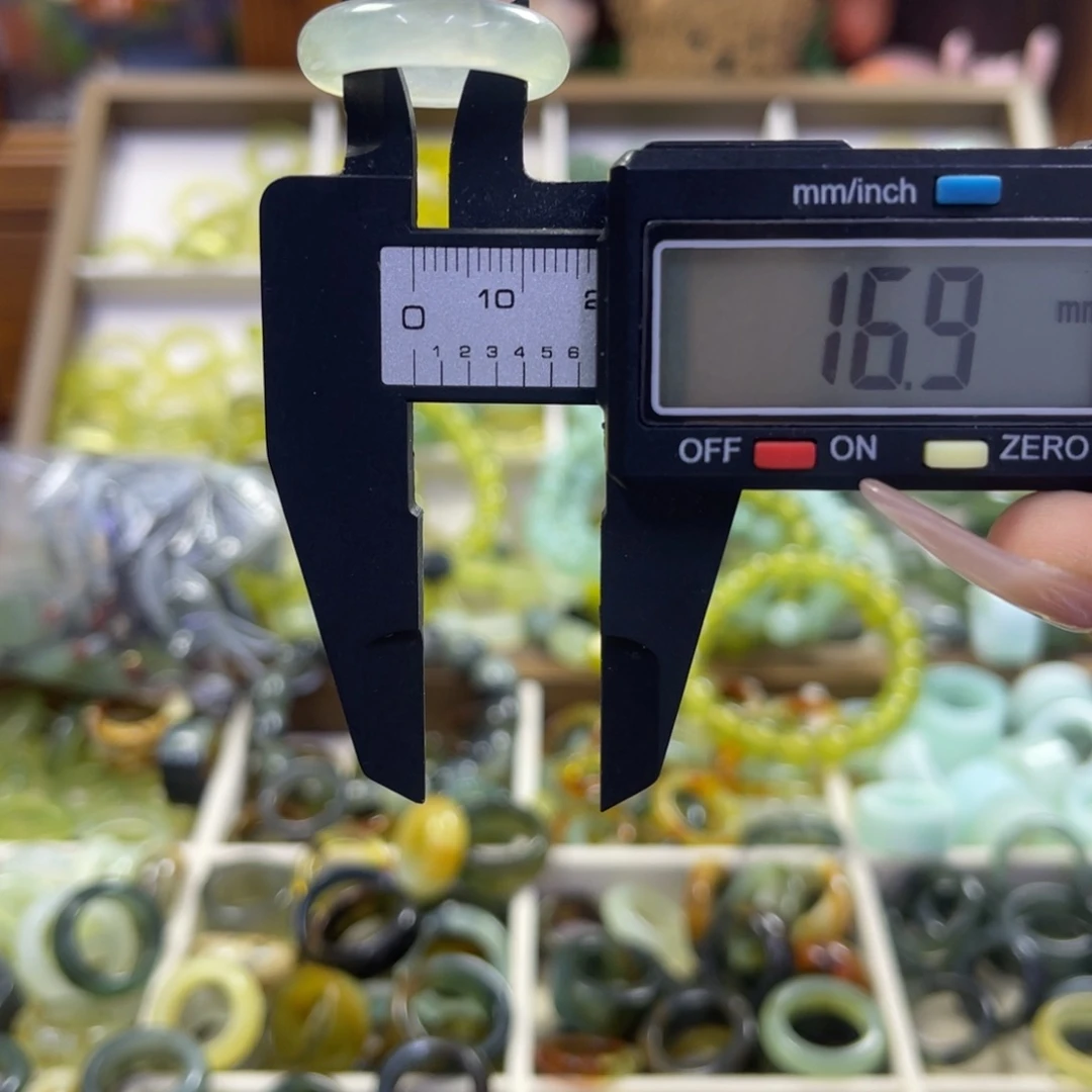 蛇纹石玉未镶嵌手镯135